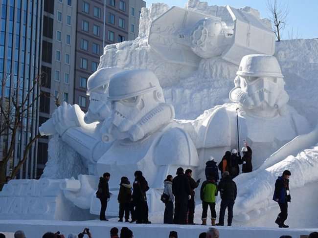 Снежная скульптура для фанатов &quot;Звездных войн&quot; (11 фото)