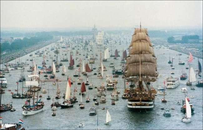 Самый большой парад судов (8 фото)