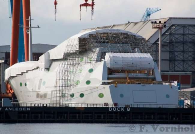 Российский миллиардер купил самую большую яхту в мире (6 фото + видео)