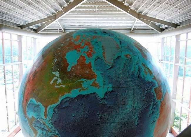 Эрта - самый большой в мире вращающийся глобус (8 фото)