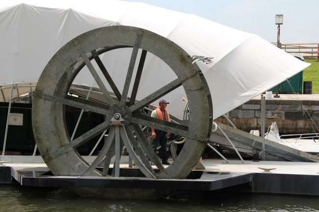 &quot;Мистер Хлам&quot; - водяное колесо для очистки гавани (14 фото + 3 видео)