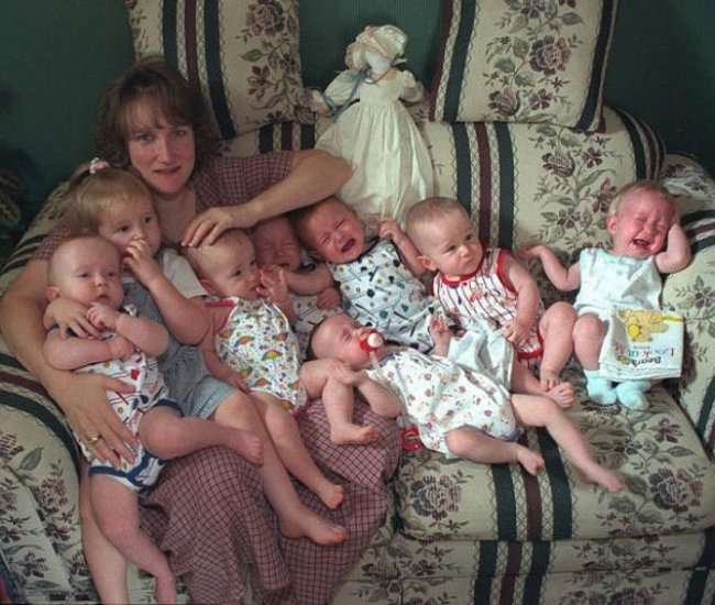 Первым в мире близнецам-семерняшкам исполнилось 18 лет (7 фото)