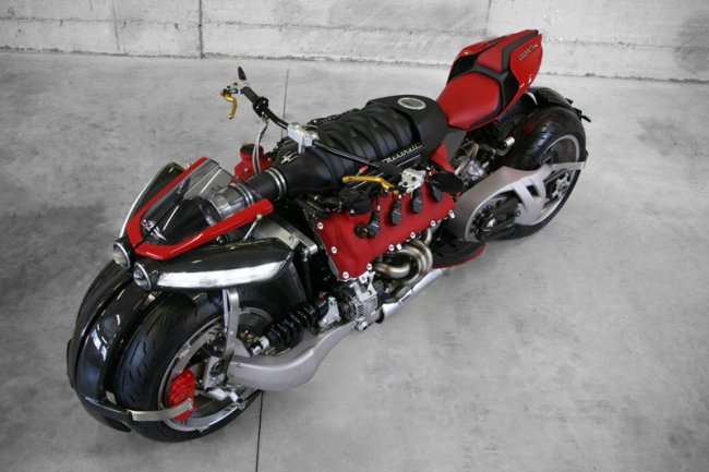 Мотоцикл с двигателем от Мазерати (10 фото)