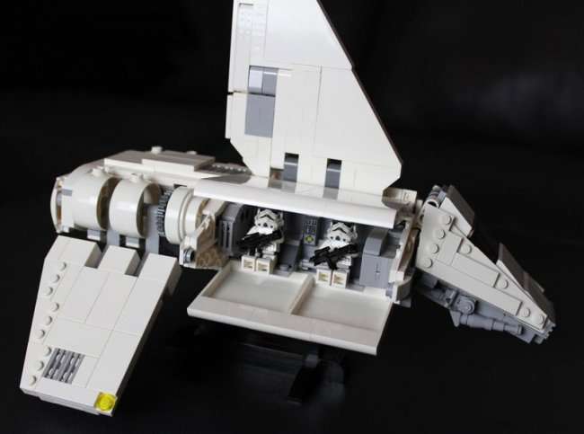 Удивительный самодельный космический корабль из лего (20 фото)