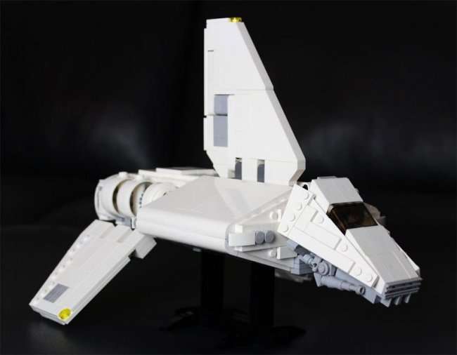 Удивительный самодельный космический корабль из лего (20 фото)