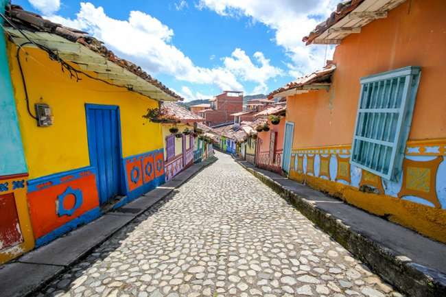 Яркий город Колумбии - Гуатапе (9 фото)