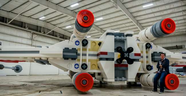 Истребитель &quot;X-wing&quot; из &quot;Звёздных войн&quot;, сделанный из LEGO (видео)
