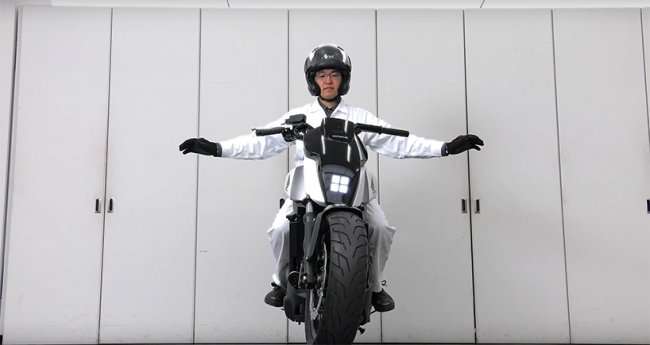 Cамобалансирующий байк от Honda (5 фото + видео)