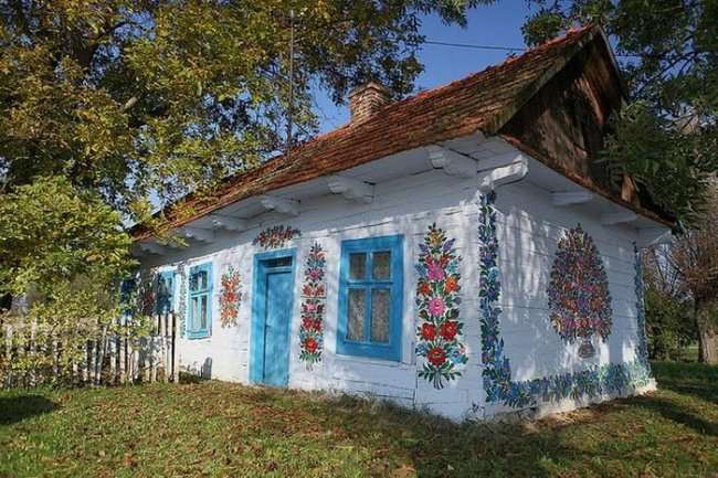 Расписная деревушка в Польше (8 фото)