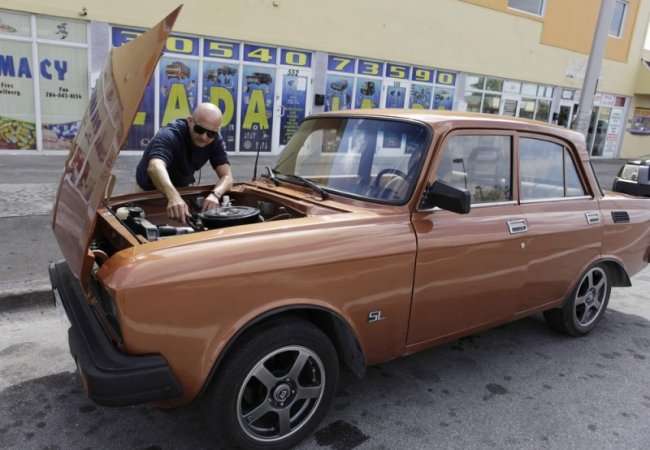 Поставщик запчастей к русским автомобилям из Майами в Гавану (22 фото)