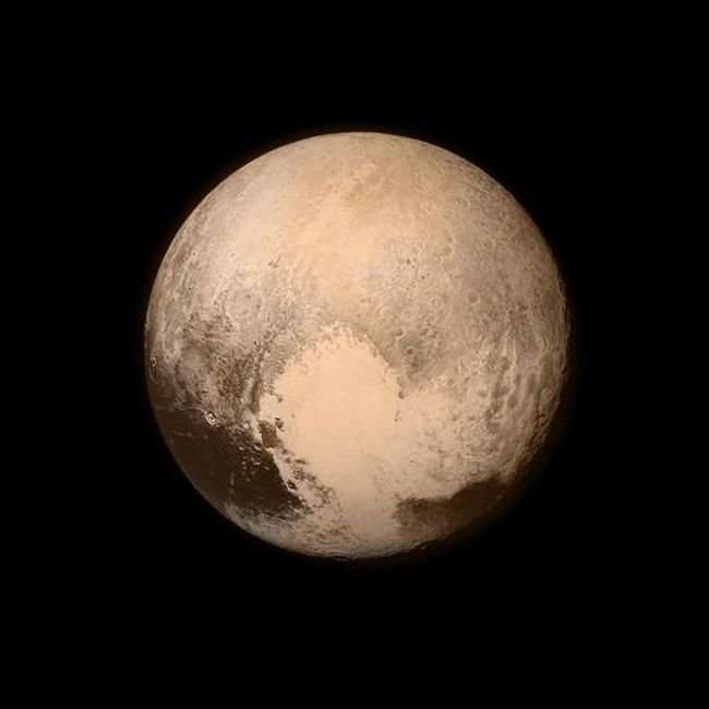 Космический аппарат New Horizons сделал самый качественный снимок Плутона (13 фото)