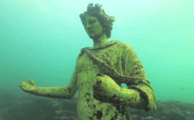 Уникальные скульптуры в морях и океанах (10 фото)