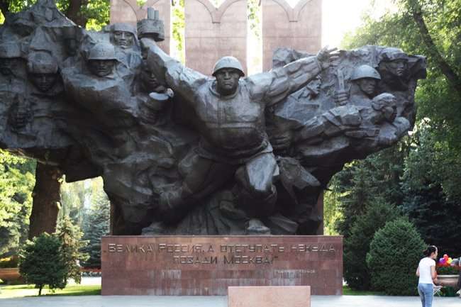 Сады, памятники, высокогорные курорты Алматы