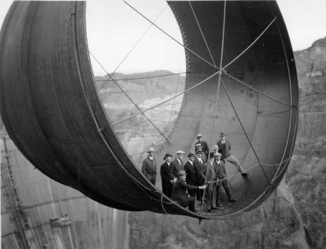 10 раскрашенных фотографий знаменитых зданий на стадии строительства (20 фото)