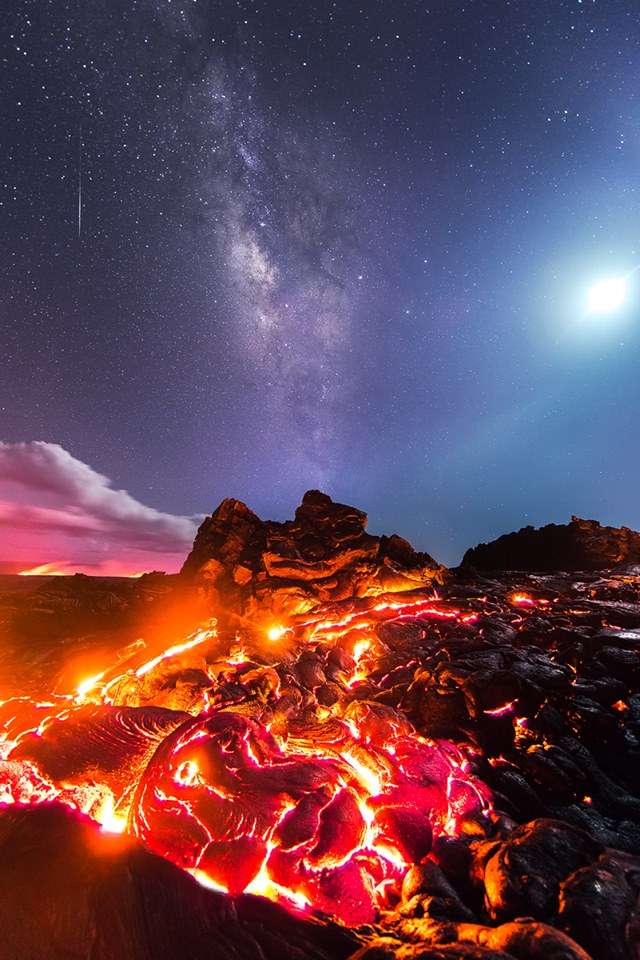 Лава, луна, млечный путь и падающий метеорит на одной фотографии (фото дня)