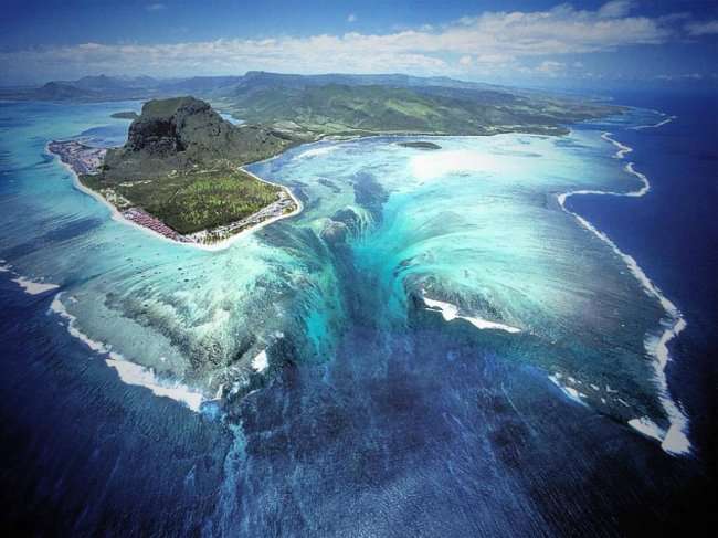 Подводный водопад на Маврикии (фото дня)