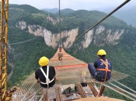 Найдовший скляний міст у світі (6 фото + відео)