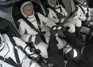 Lékařská evakuace astronautů: Posádka-11 se brzy vrací z ISS