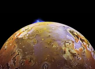 Letusan Gunung Berapi yang Tersinkronisasi Mengungkapkan Interior Io yang Tidak Biasa