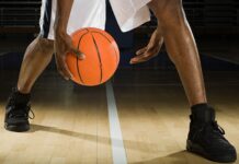 Несподівана Фізика Скрипучих Черевиків: Мініатюрні Блискавки та Зв’язок із Землетрусами