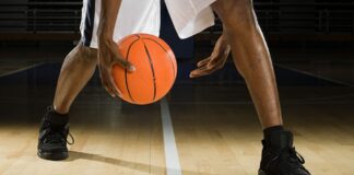 Несподівана Фізика Скрипучих Черевиків: Мініатюрні Блискавки та Зв’язок із Землетрусами