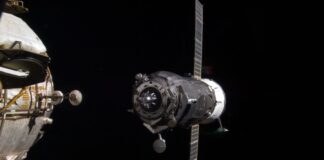 Російський вантажний корабель готується до ручної стикування через відмову антени