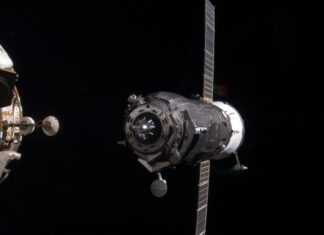 Российский грузовой корабль готовится к ручной стыковке из-за отказа антенны