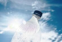 Turning Plastic Waste into Fuel: How Sunlight Could Solve Two Global Crises