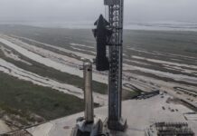 SpaceX montuje V3 a dodává do něj palivo před prvním letem